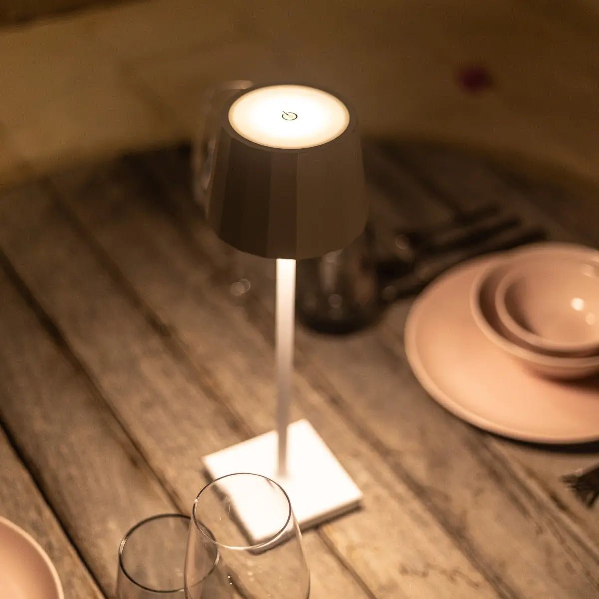 William White Rechargeable Table Lamp – Cordless, Dimmable, 120-Hour Battery Life Tavellio