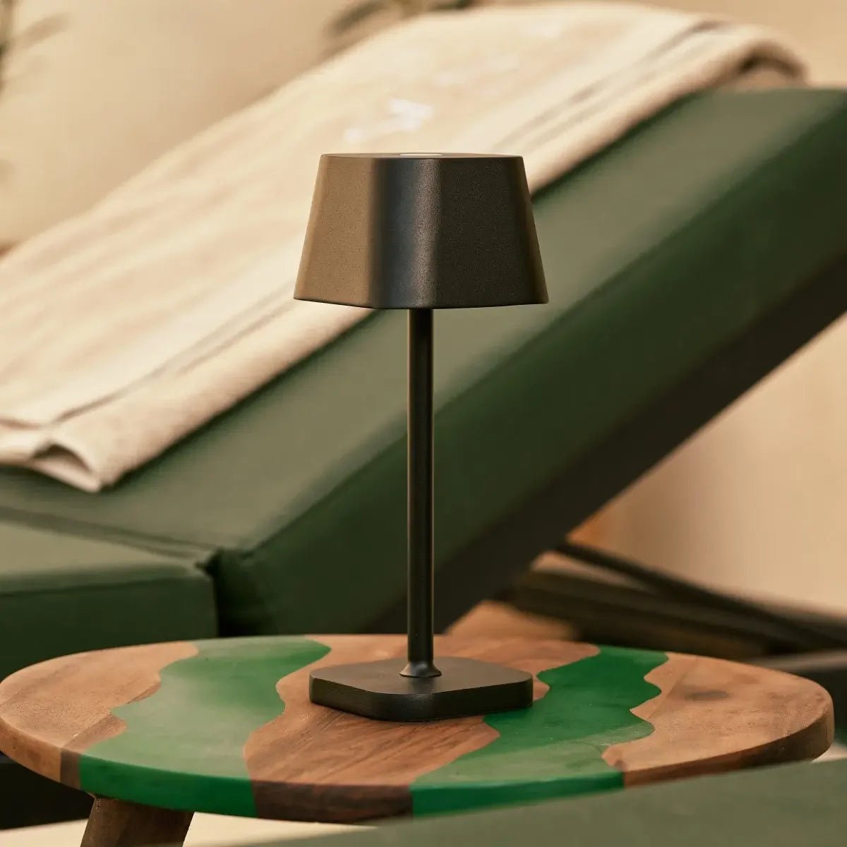 Ava Black Rechargeable Table Lamp | Sleek Cordless Lighting Solution - Tavellio