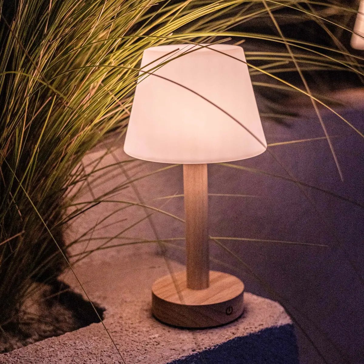 Zoë Light Brown Wooden Rechargeable Table Lamp | Dimmable, USB-C, 80-Hour Battery Tavellio