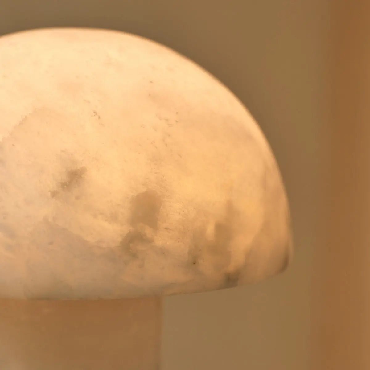 Francesco Stylish Alabaster Lamp – Handcrafted Luxury Lighting Tavellio