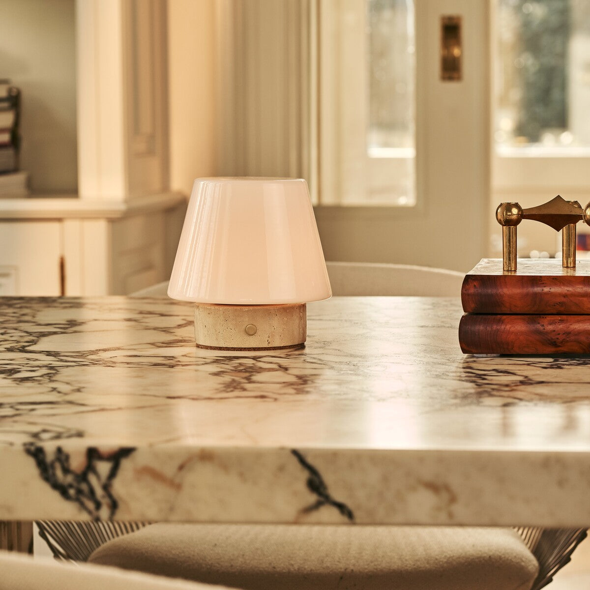 Hooch Small Beige – Travertino Classico Travertine Rechargeable Table Lamp | Versatile, 3 Light Modes & Modular Lampshade (kopie)