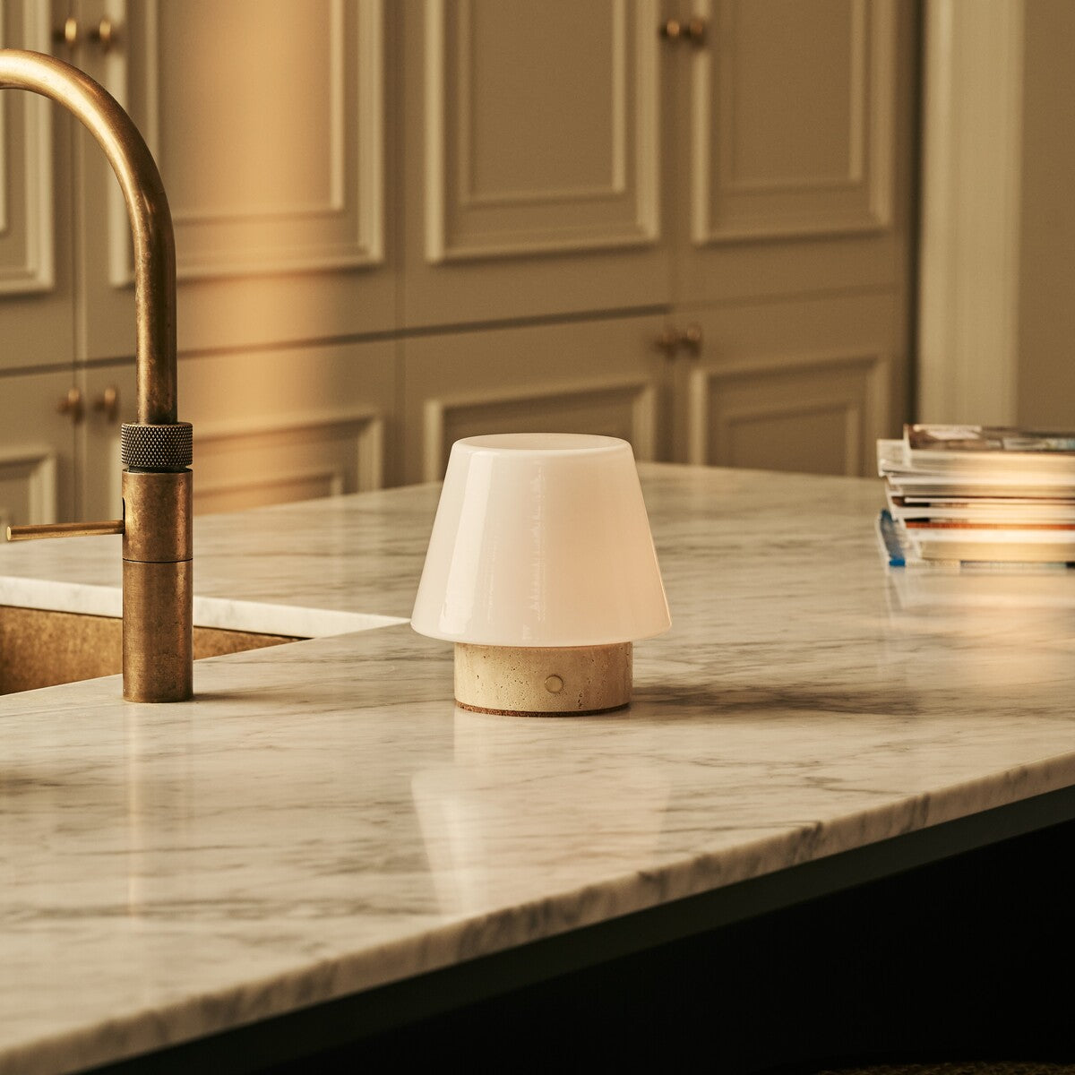 Hooch Small Beige – Travertino Classico Travertine Rechargeable Table Lamp | Versatile, 3 Light Modes & Modular Lampshade (kopie)