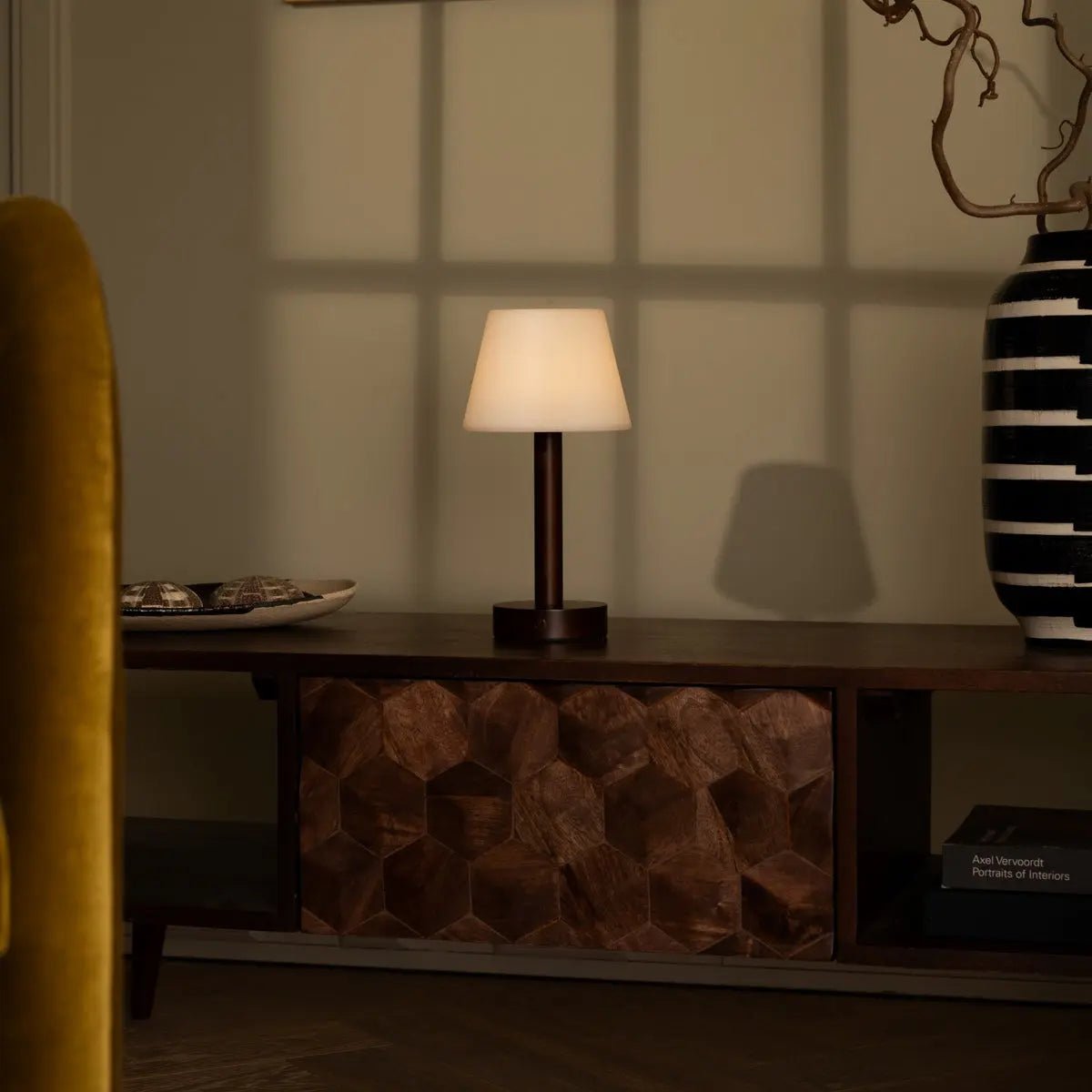 Zoë Dark Brown Wooden Rechargeable Table Lamp | Dimmable, USB-C, 80-Hour Battery Tavellio