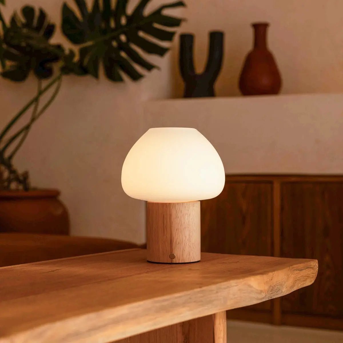 Fynn Light Brown Wooden Lamp – Rechargeable, Dimmable & Stylish Tavellio