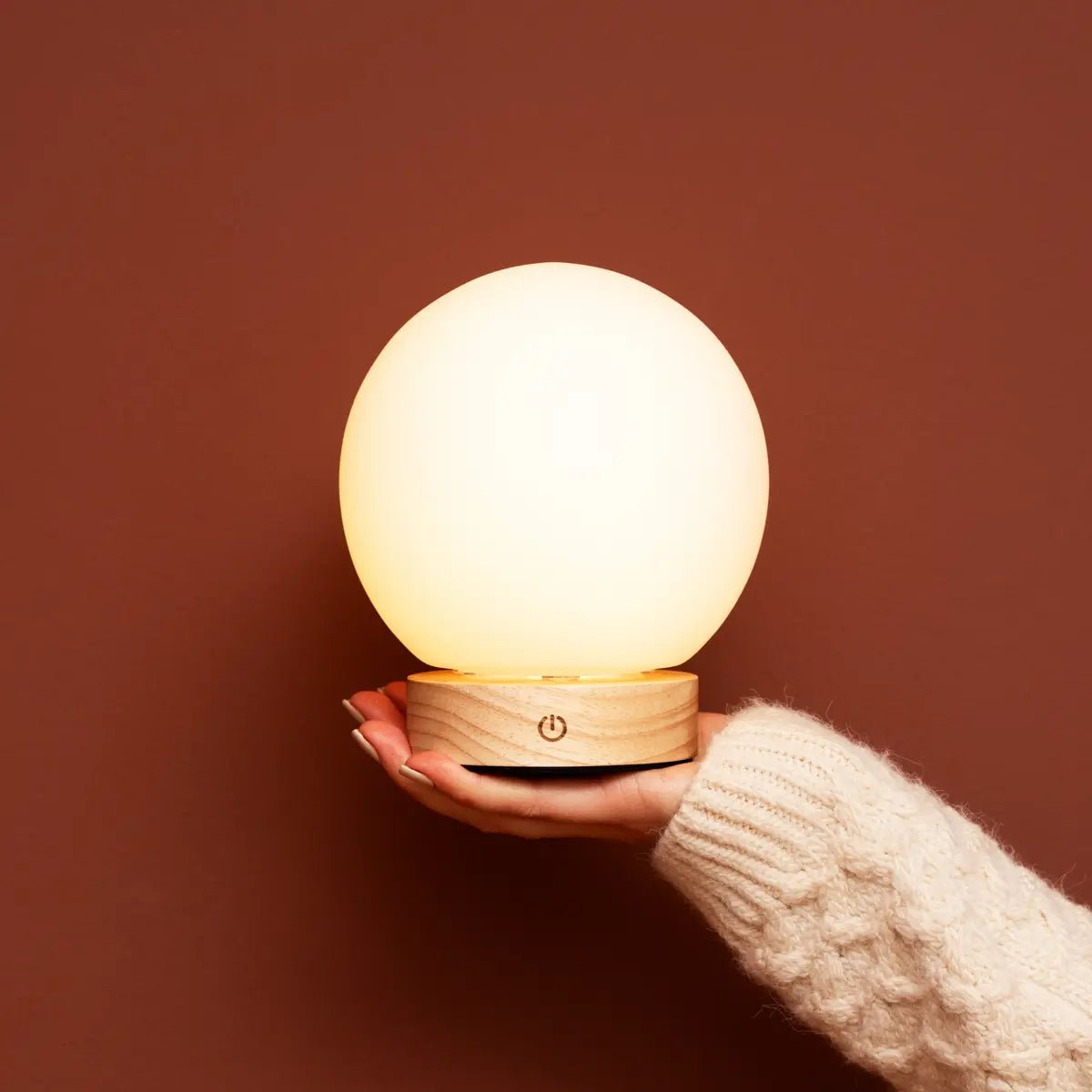 Flore Light Brown Wooden Lamp with Glass Bulb – Rechargeable & Dimmable Cordless Light Tavellio