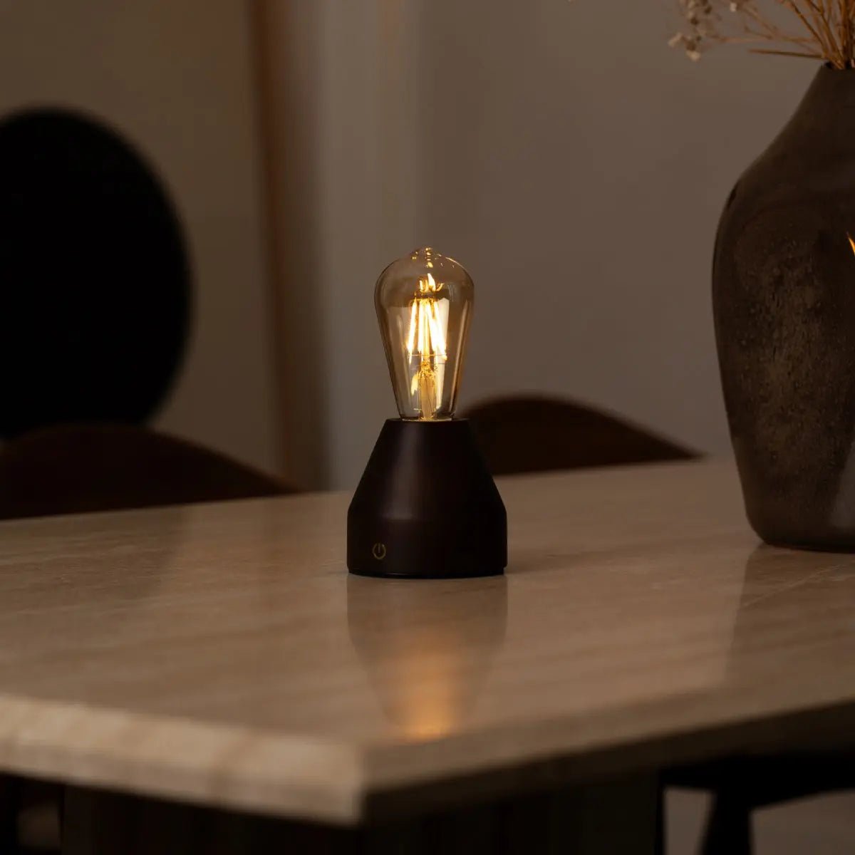Zavi Dark Brown Rechargeable LED Table Lamp – Cordless, Dimmable, 80-Hour Battery Tavellio