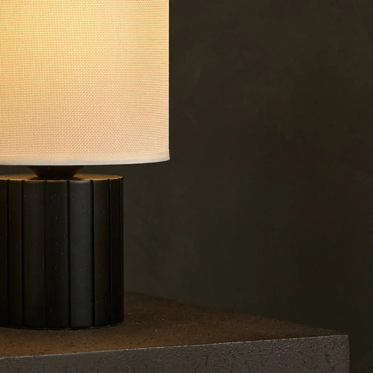 Kiko Black Table Lamp – Cozy Black & Beige Desk Lamp with E27 Fitting Tavellio
