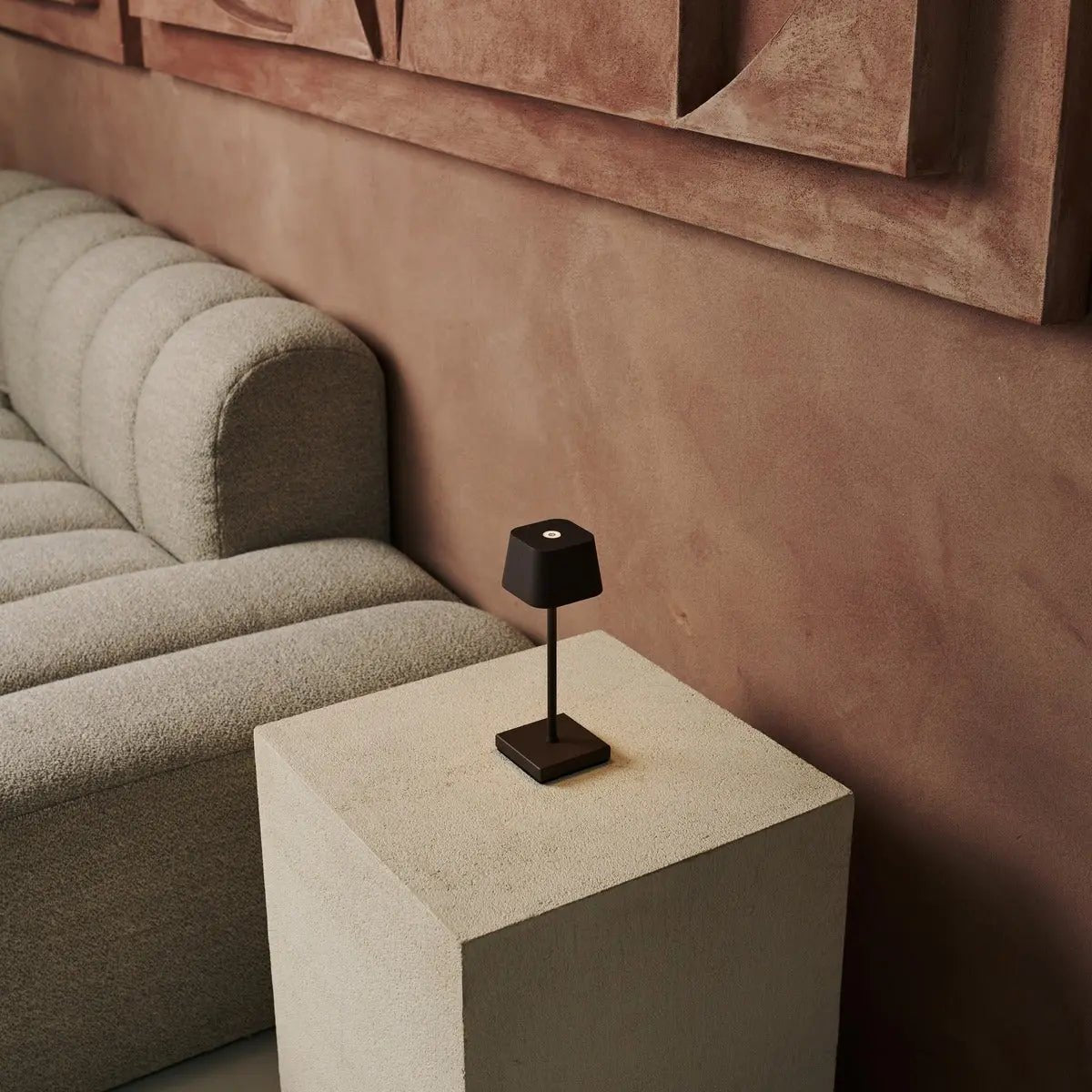 Sarphati Mini Mocha Brown Cordless Table Lamp Perfect for Hospitality Industry – Wireless Rechargeable via Charging Station, Dimmable Lamp & 3 Light Modes Tavellio