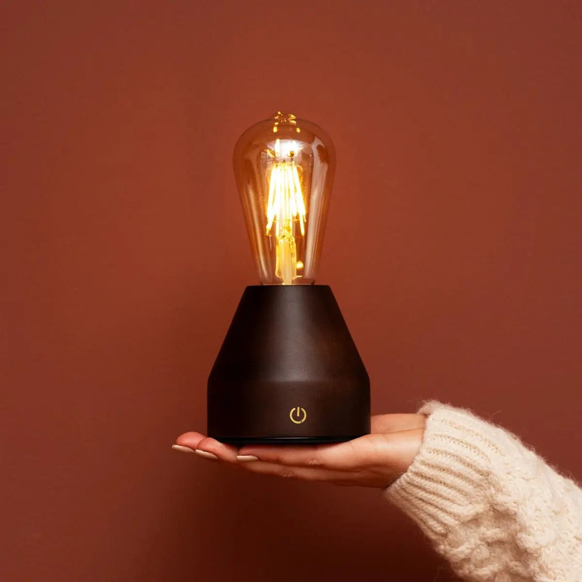 Zavi Dark Brown Rechargeable LED Table Lamp – Cordless, Dimmable, 80-Hour Battery Tavellio