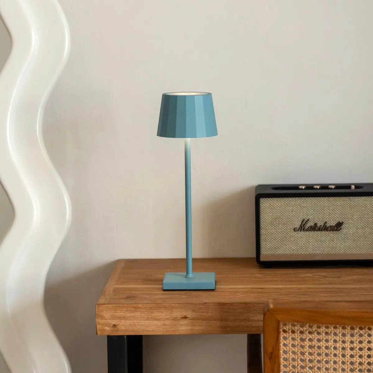 William Amsterdams Blue Rechargeable Iron Table Lamp – Dimmable, 120-Hour Battery, USB-C Tavellio