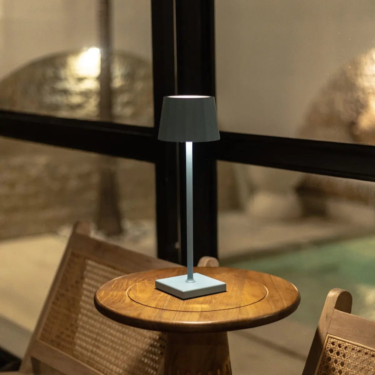 William Amsterdams Blue Rechargeable Iron Table Lamp – Dimmable, 120-Hour Battery, USB-C Tavellio