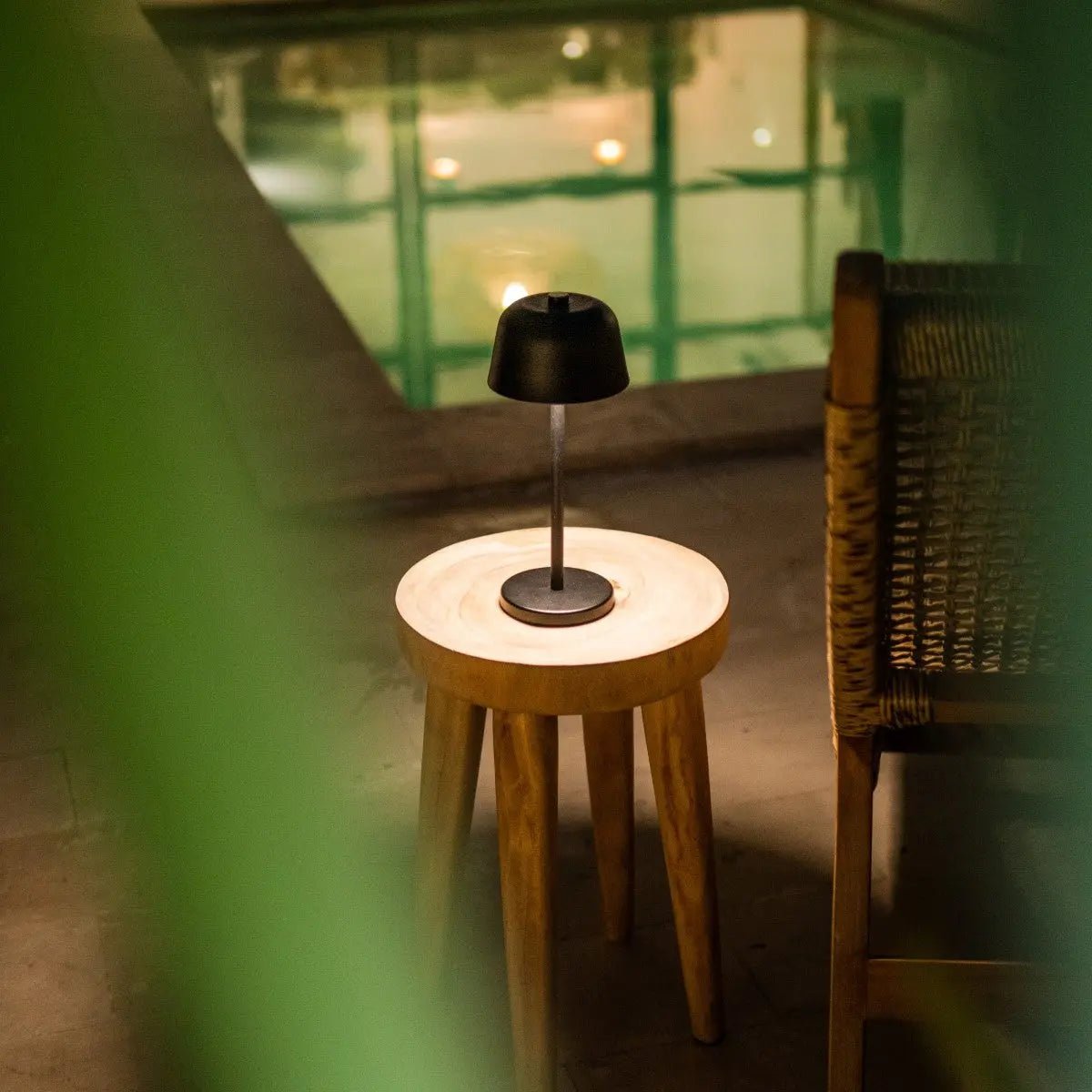 Anton Black Rechargeable Table Lamp | Stylish & Cordless Lighting Tavellio