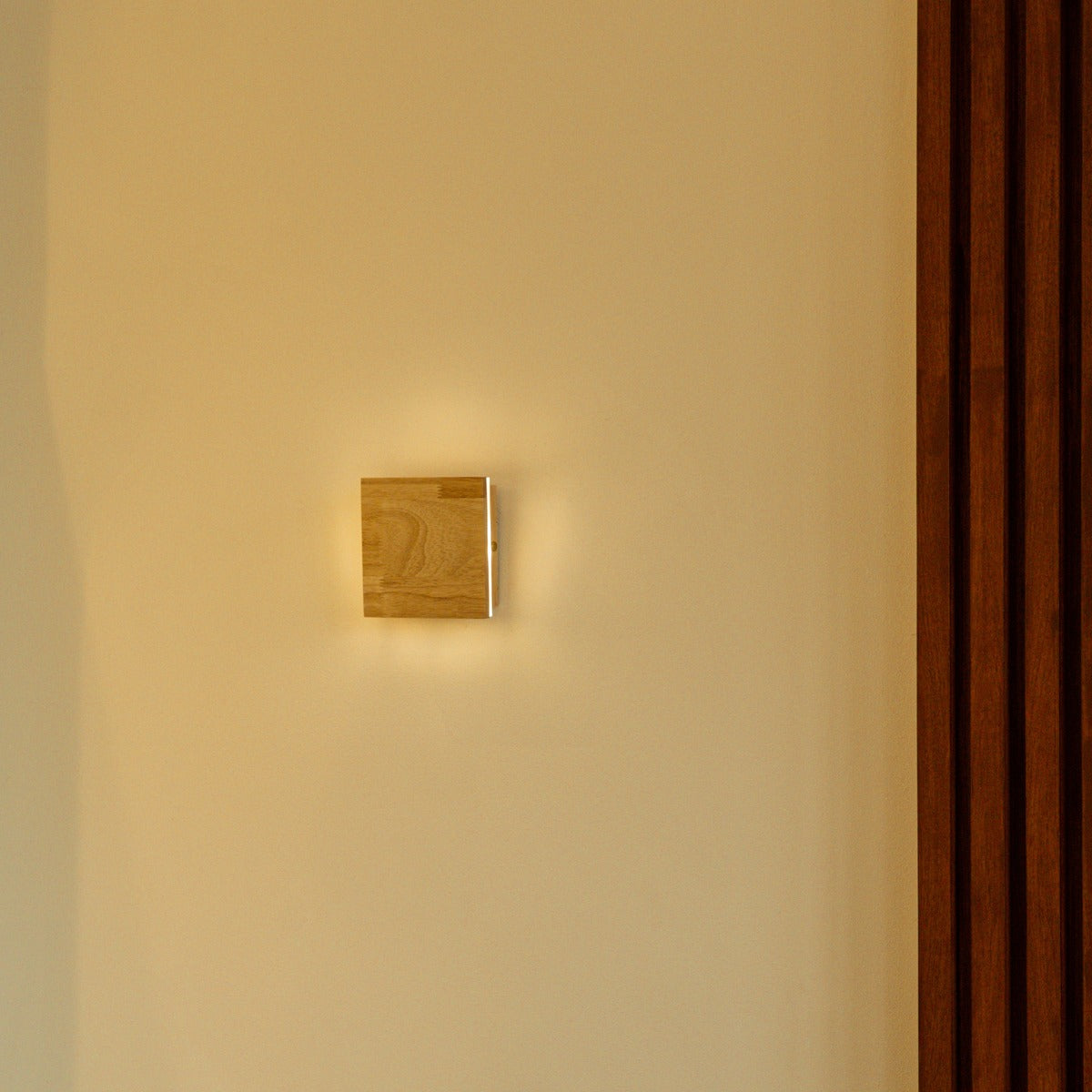 Lane Light Brown Cordless Wall Light – Rechargeable, Dimmable, Natural Wood Lamp - Tavellio