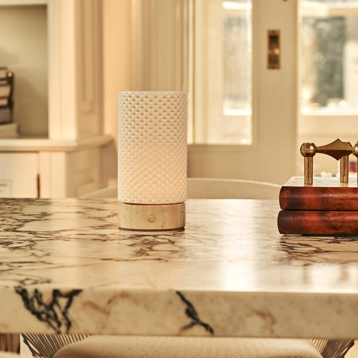Luna Beige –Travertino Classico Travertine Rechargeable Table Lamp | 3D-Printed Porcelain, Dimmable & Up to 100 Hours of Battery Life