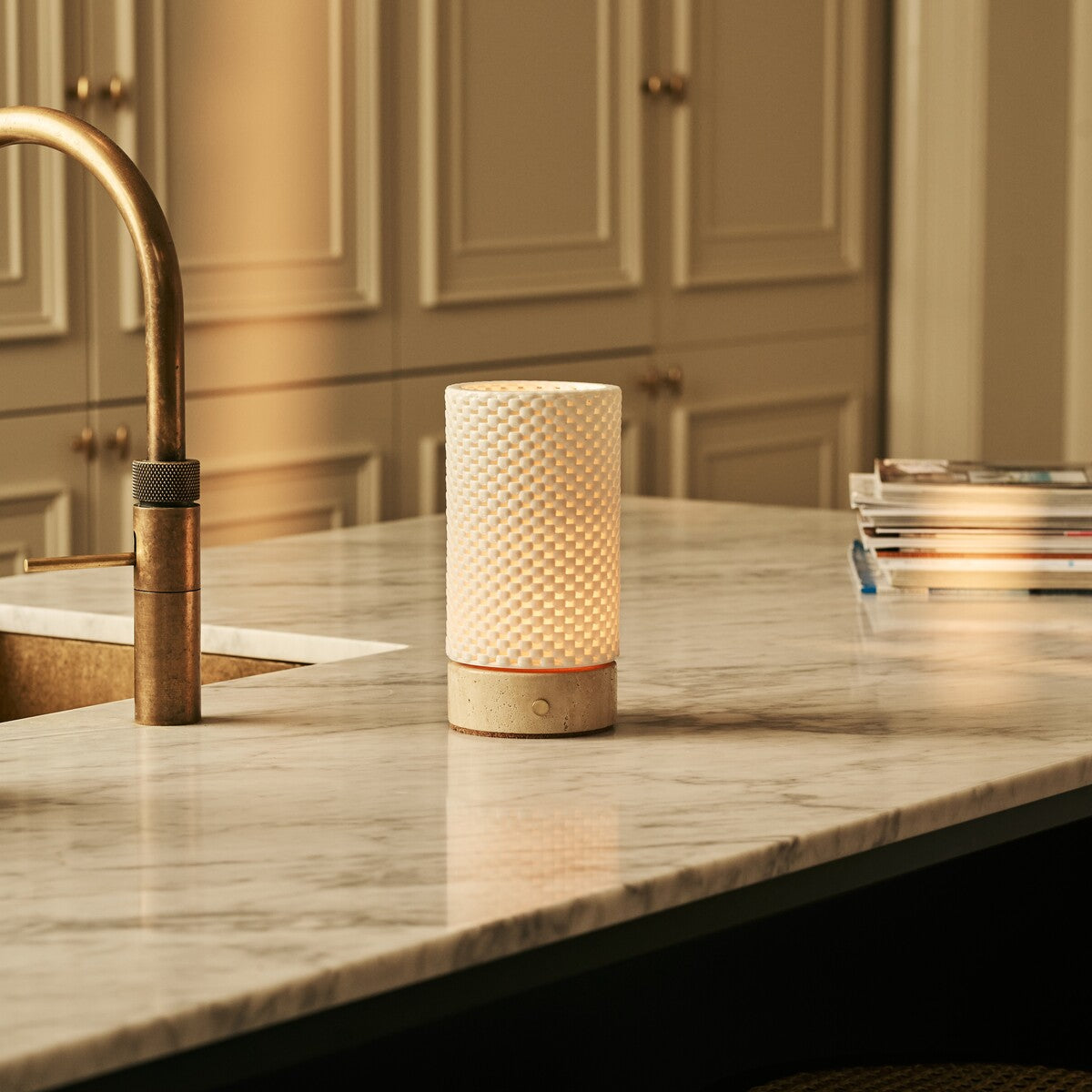 Luna Beige –Travertino Classico Travertine Rechargeable Table Lamp | 3D-Printed Porcelain, Dimmable & Up to 100 Hours of Battery Life