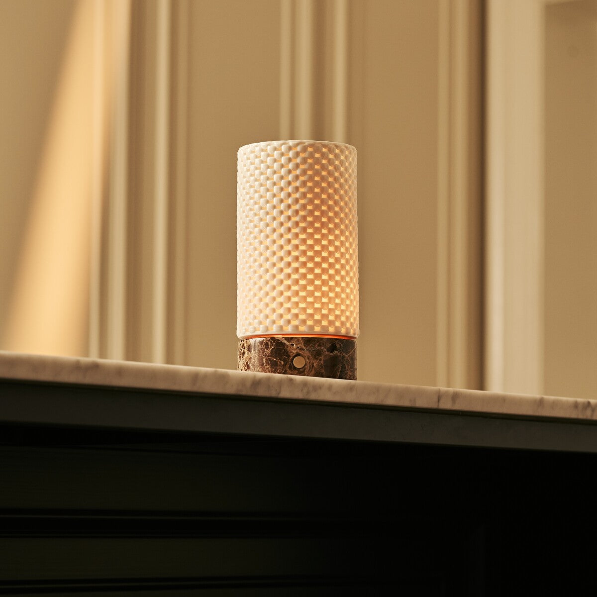 Luna Dark Brown – Emperador Dark Marble Rechargeable Table Lamp | 3D-Printed Porcelain, Dimmable & Up to 100 Hours of Battery Life