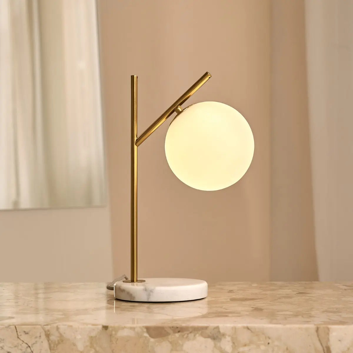 Madison Marble Lamp with Frosted Glass Globe – Elegant Table Lamp Tavellio