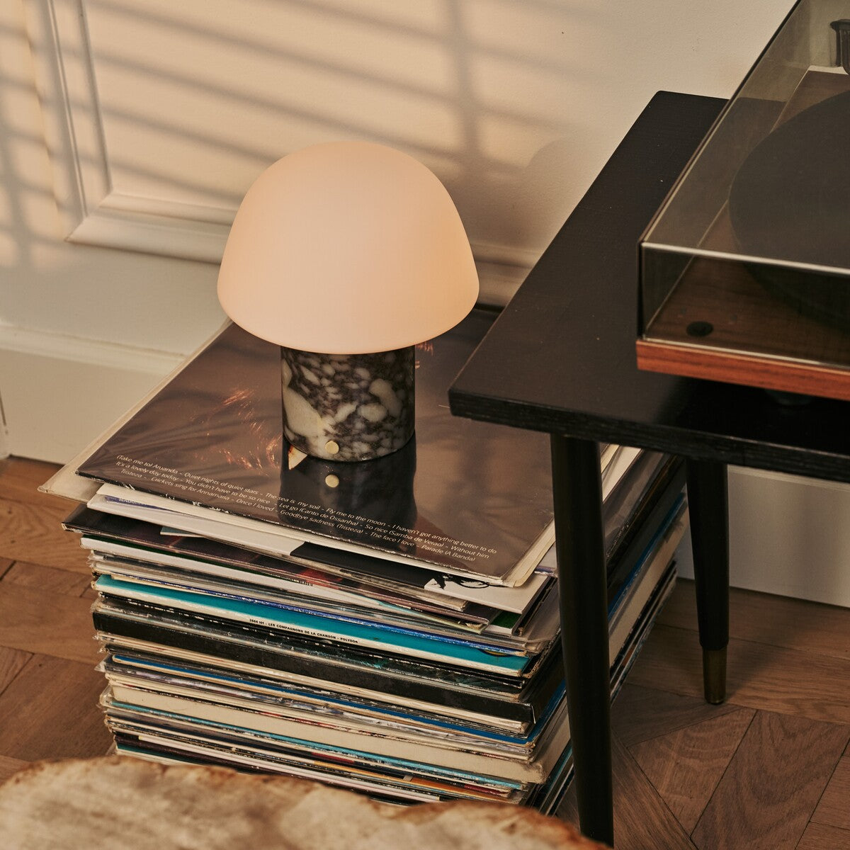 Maes White – Calacatta Viola Marble Rechargeable Table Lamp | Elegant, Stylish & Functional