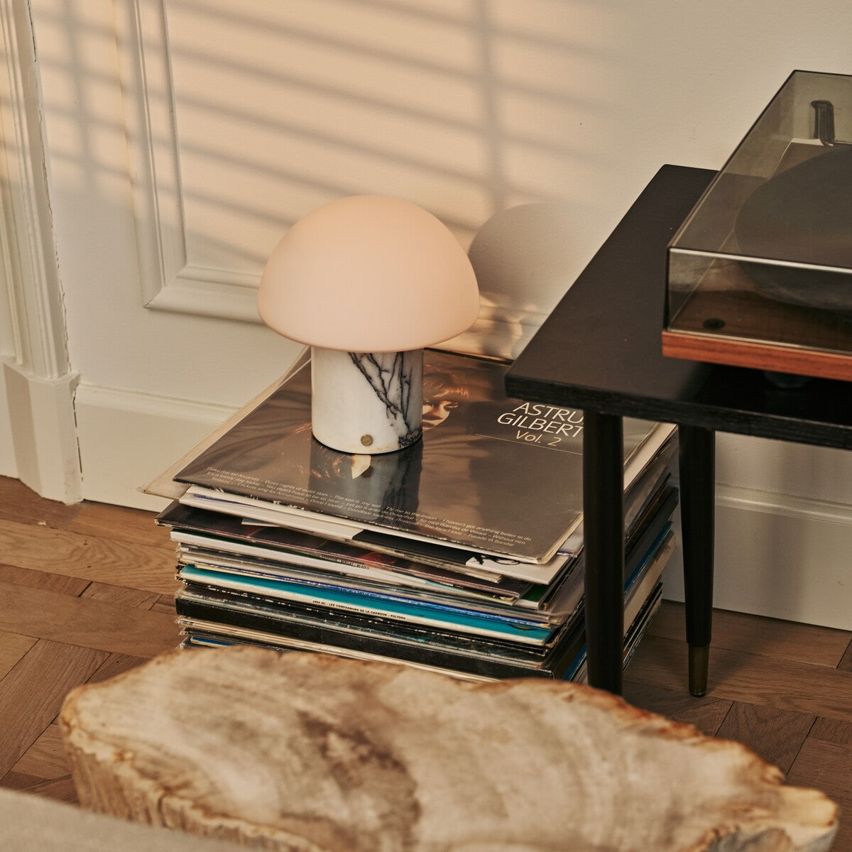 Maris White – Lilac Marble Rechargeable Table Lamp | Classic, 3 Light Colors & Dimming Function