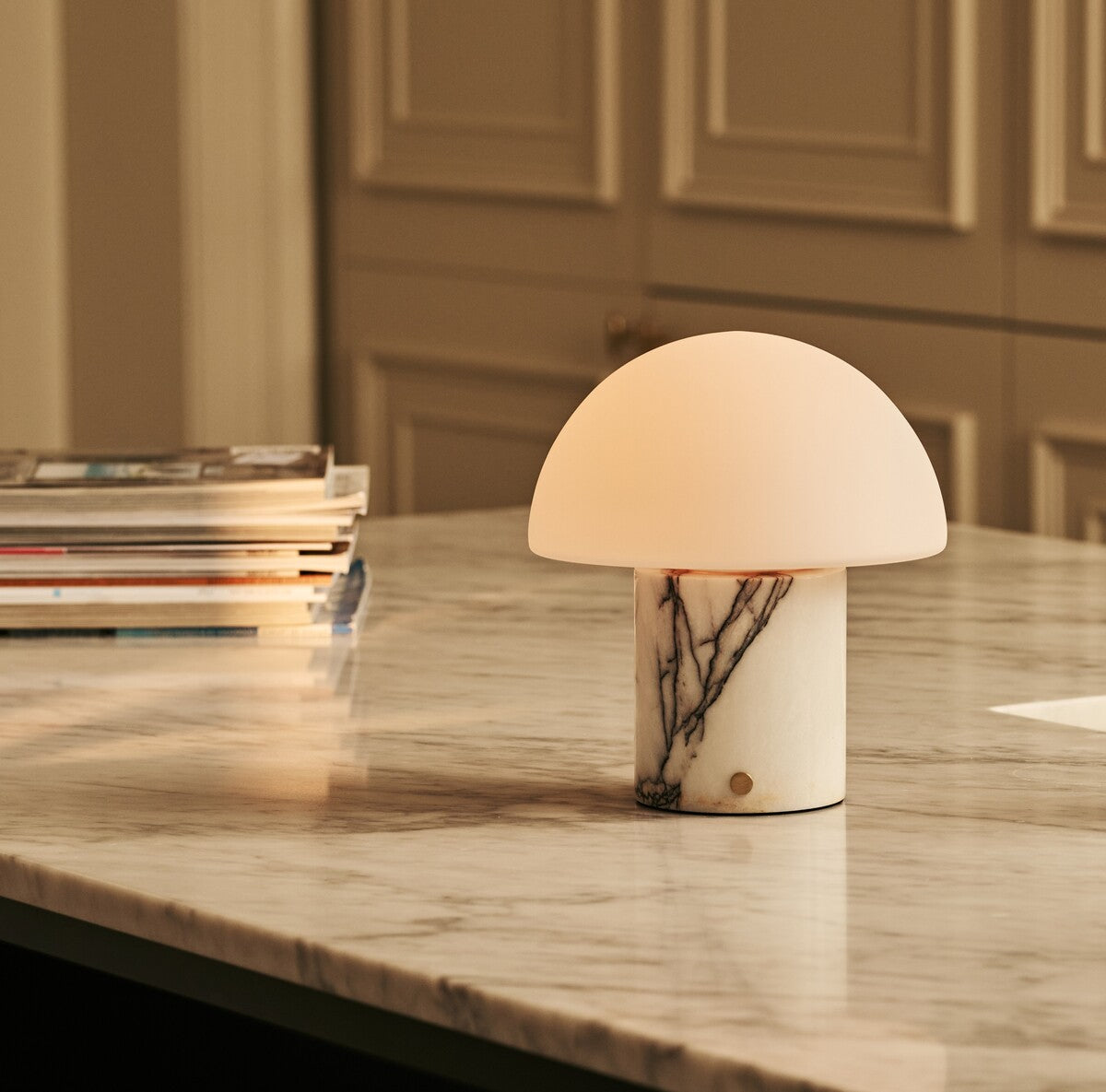 Maris White – Lilac Marble Rechargeable Table Lamp | Classic, 3 Light Colors & Dimming Function