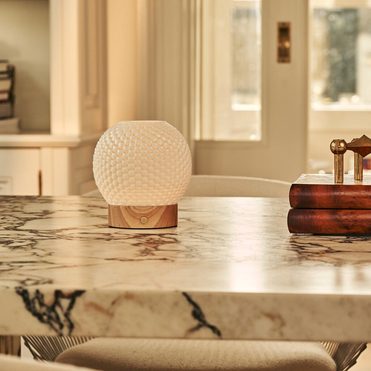 Mare Light Brown Wooden Rechargeable Table Lamp | 3D-Printed Porcelain, Dimmable & Up to 100 Hours of Battery Life