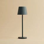 Maya Stone Grey Ribbed Table Lamp Made of Iron – Dimmable Lamp & 3 Light Modes, Rechargeable via Wireless Charging Station Tavellio