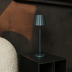 Maya Stone Grey Ribbed Table Lamp Made of Iron – Dimmable Lamp & 3 Light Modes, Rechargeable via Wireless Charging Station Tavellio