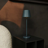 Maya Stone Grey Ribbed Table Lamp Made of Iron – Dimmable Lamp & 3 Light Modes, Rechargeable via Wireless Charging Station Tavellio