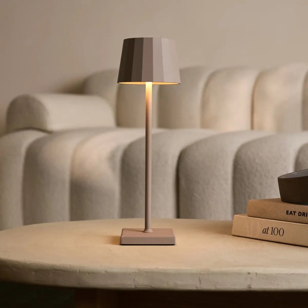 William Koala Brown Rechargeable Iron Table Lamp – Dimmable, USB-C Charging, 120-Hour Battery Life Tavellio