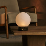 Metsu Small Braun – Emperador Dark Marmor Wiederaufladbare Tischlampe 