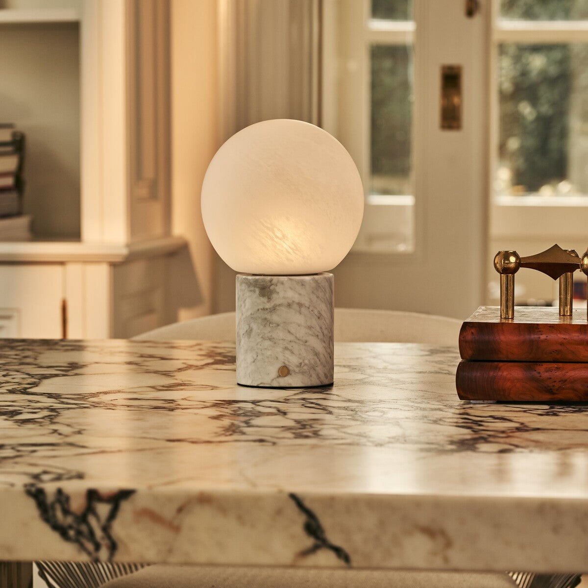 Metsu White – Bianco Statuarietto Marble Rechargeable Table Lamp | Authentic, Dimmable & Up to 100 Hours of Light