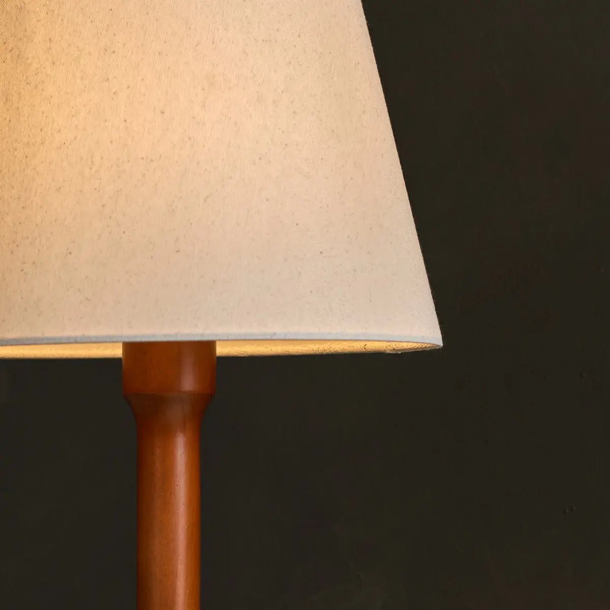Nova Chestnut Brown Lamp with Wooden Base | Stylish Living Room & Bedroom Lighting Tavellio