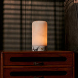 Oplaadbare tafellamp Noé Calacatta Vionaro wit marmer en alabaster op houten dressoir