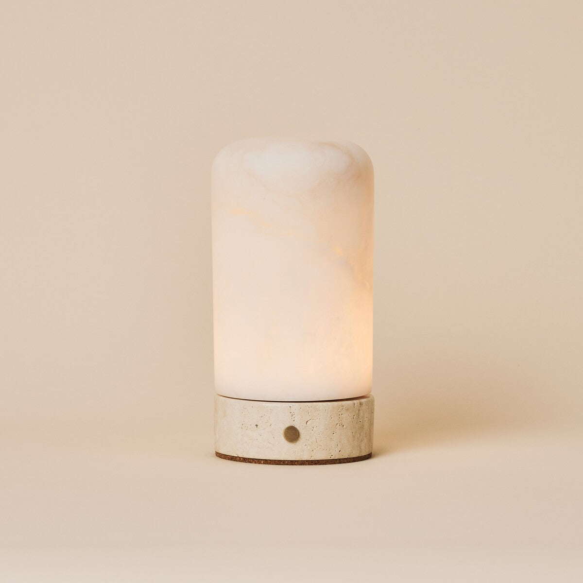 Tafellamp oplaadbaar Noé Classic Travertine, albasten kap met crème travertine voet