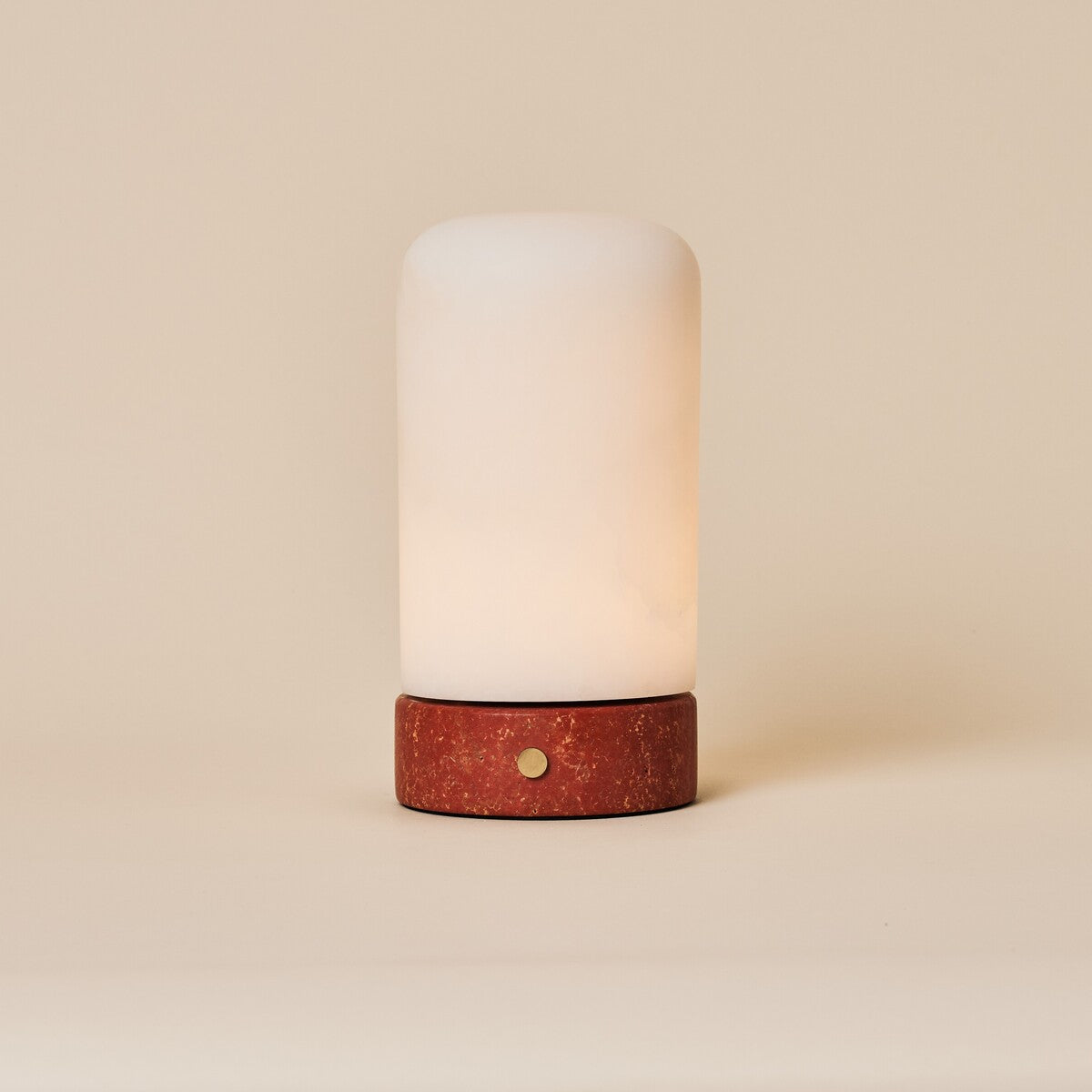 Tafellamp oplaadbaar Noé Red Travertine, albasten kap met rood-terracotta travertine voet