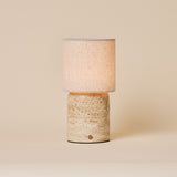 Onoda Large oplaadbare tafellamp in Classic Travertine steen op neutrale studioachtergrond