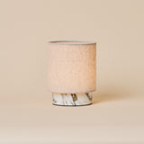 Tafellamp oplaadbaar Onoda Small in wit Arabescato marmer, close-up studiofoto