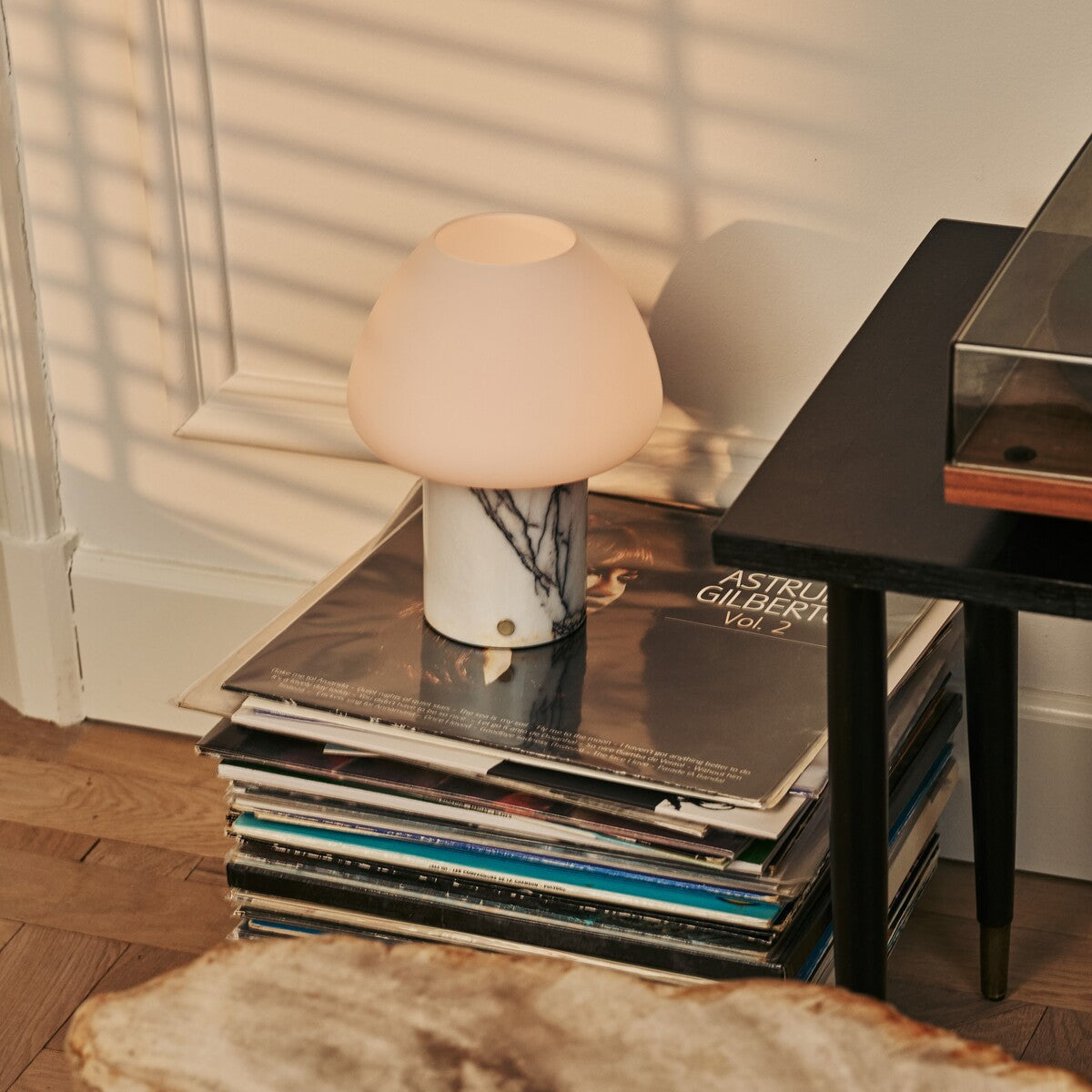 Ostade White – Lilac Marble Rechargeable Table Lamp | Unique, Dimmable & 3 Light Colors