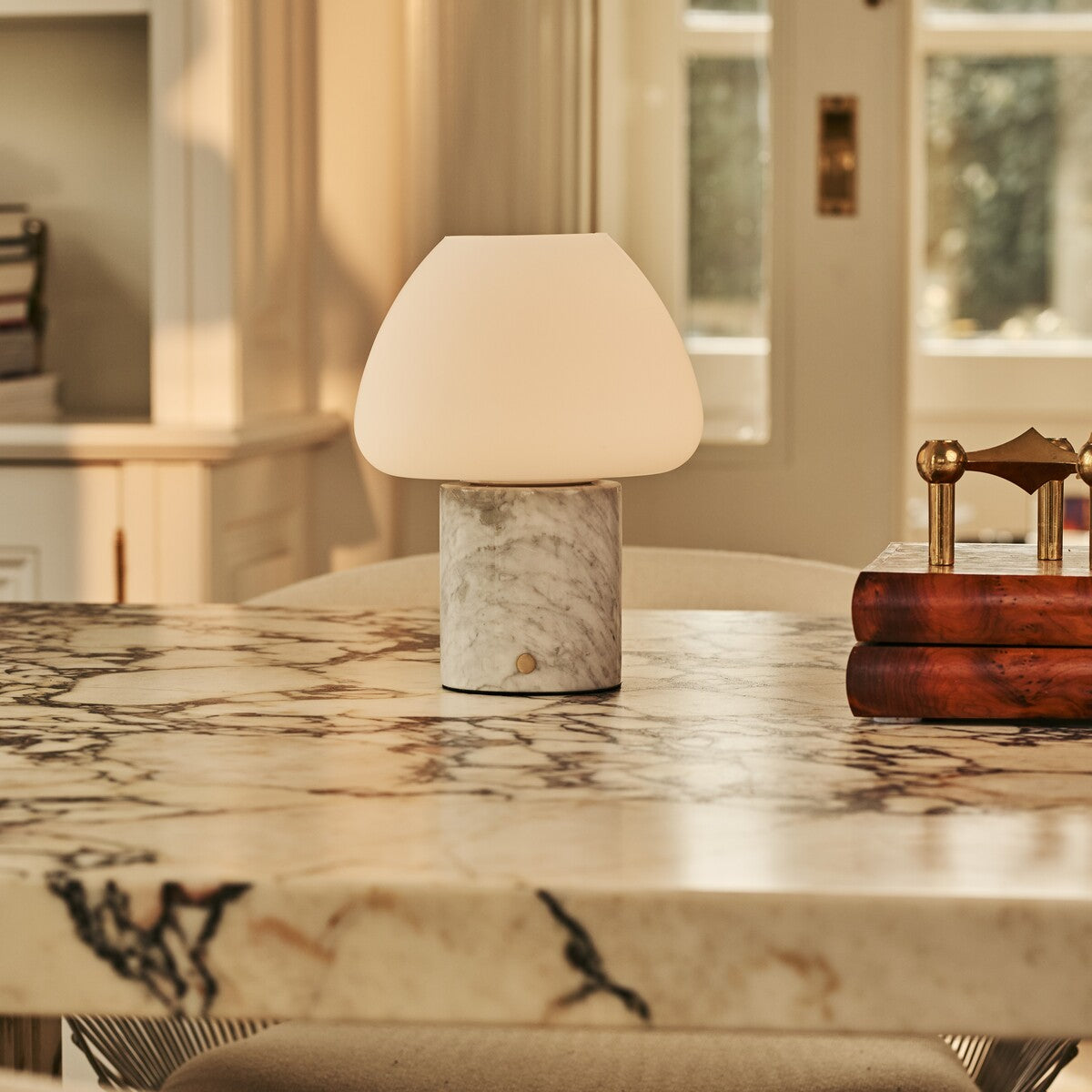 Ostade White – Bianco Statuarietto Marble Rechargeable Table Lamp | Unique, Dimmable & 3 Light Colors