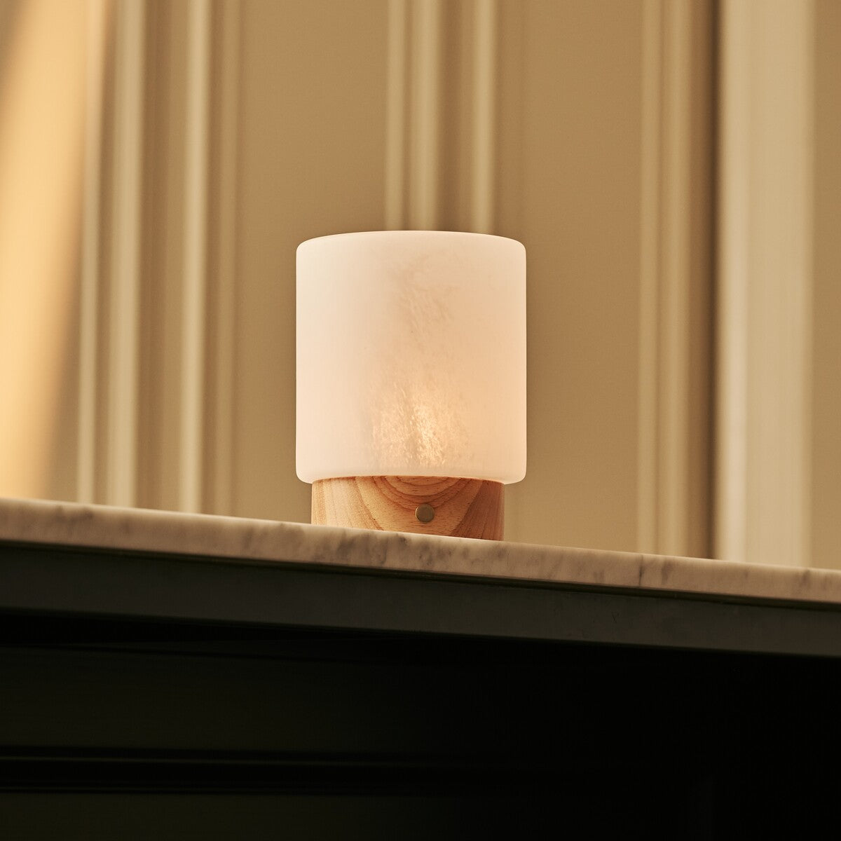 Pien Light Brown Wooden Table Lamp | Rechargeable, Dimmable & Up to 100 Hours of Battery Life
