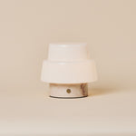 Oplaadbare tafellamp Pissarro Small roze marmer op beige studioachtergrond
