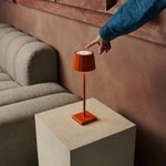 Wouter Orange Blossom Rechargeable Table Lamp – Wireless Charging, Dimmable, 120-Hour Battery Life Tavellio