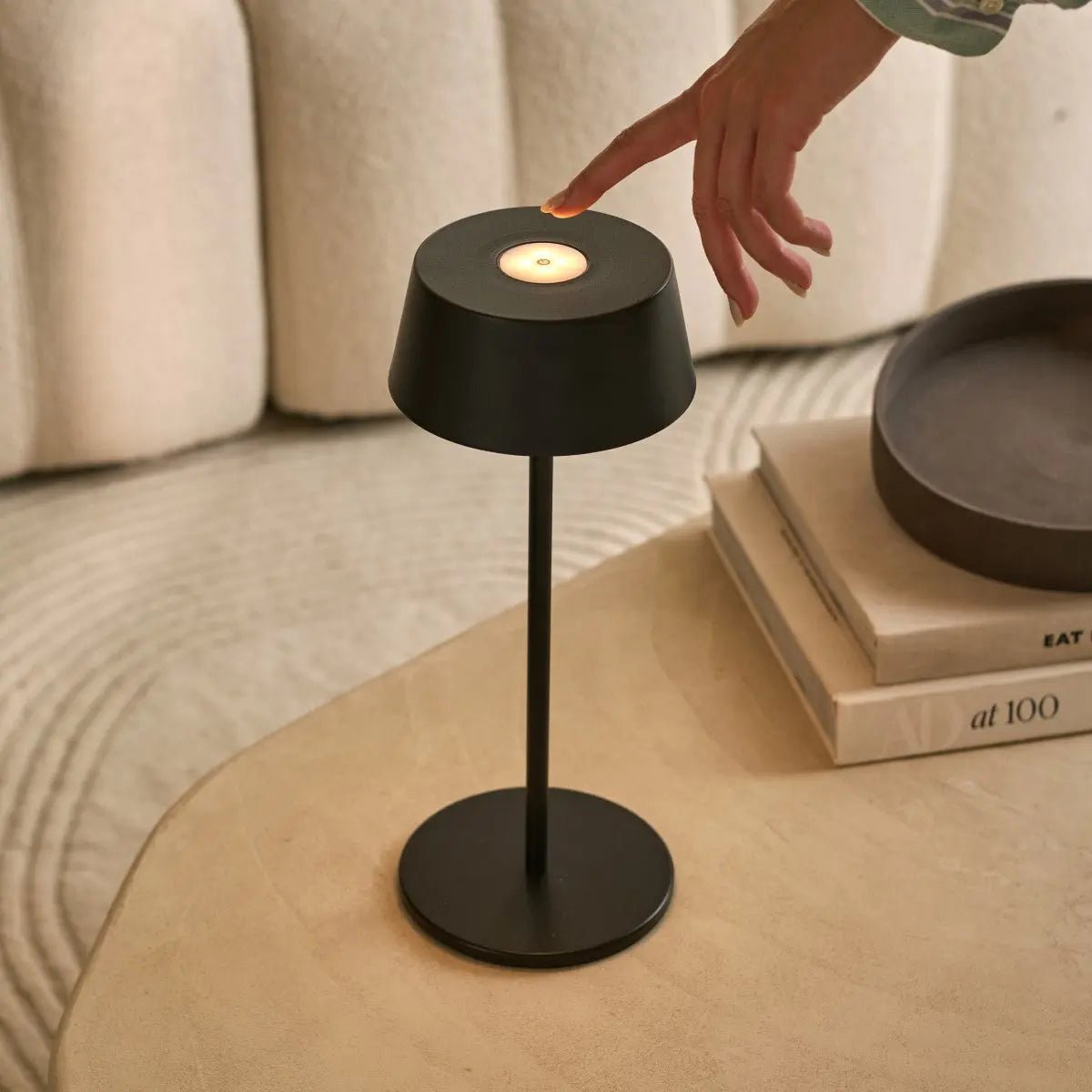 Hugo Midnight Black Rechargeable Table Lamp - Dimmable, Stylish & Cordless Tavellio