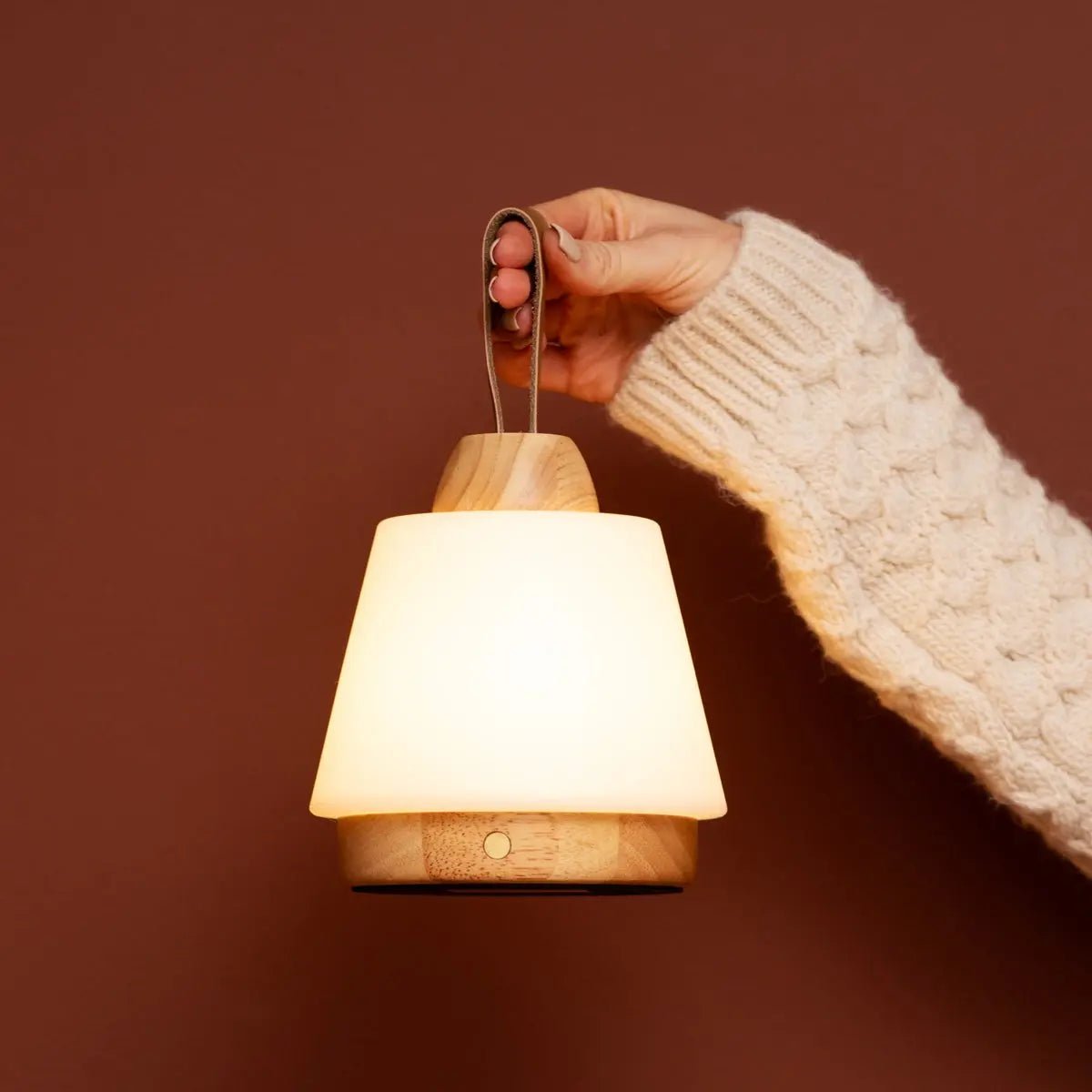 Liv Light Brown Rechargeable Lamp – Leather Strap, Dimmable, Cordless Tavellio