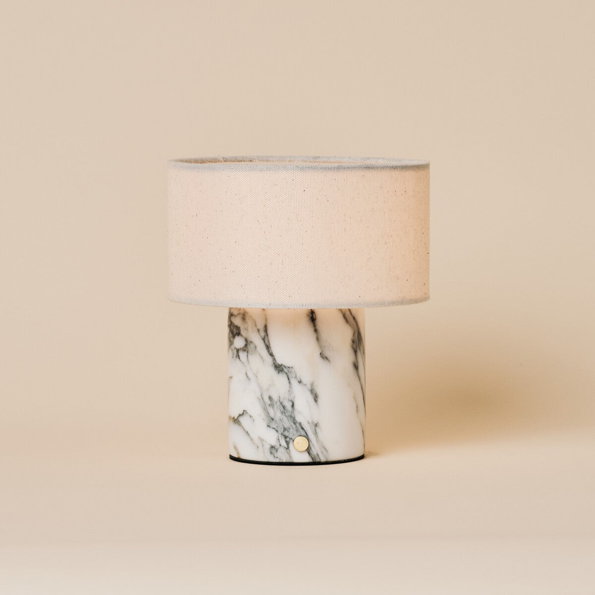 Redon rechargeable table lamp featuring an arabescato white marble base and linen drum shade