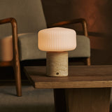 Renoir Beige – Travertin Wiederaufladbare Travertin-Tischlampe 