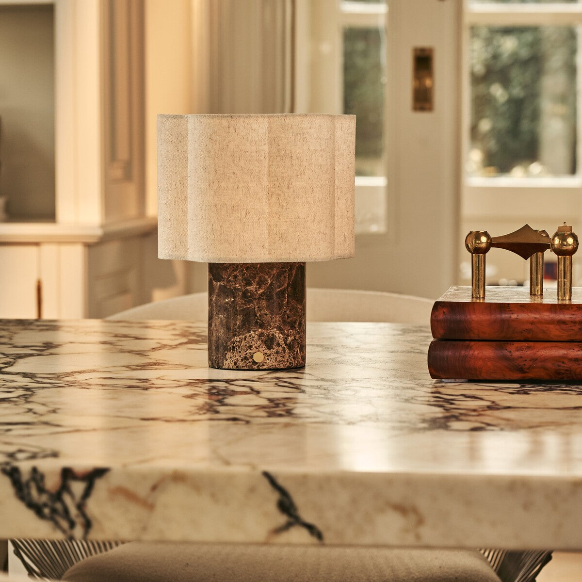 Sisley Brown – Emperador Dark Marble Rechargeable Table Lamp | Cordless, Up to 100 Hours & Linen Blend