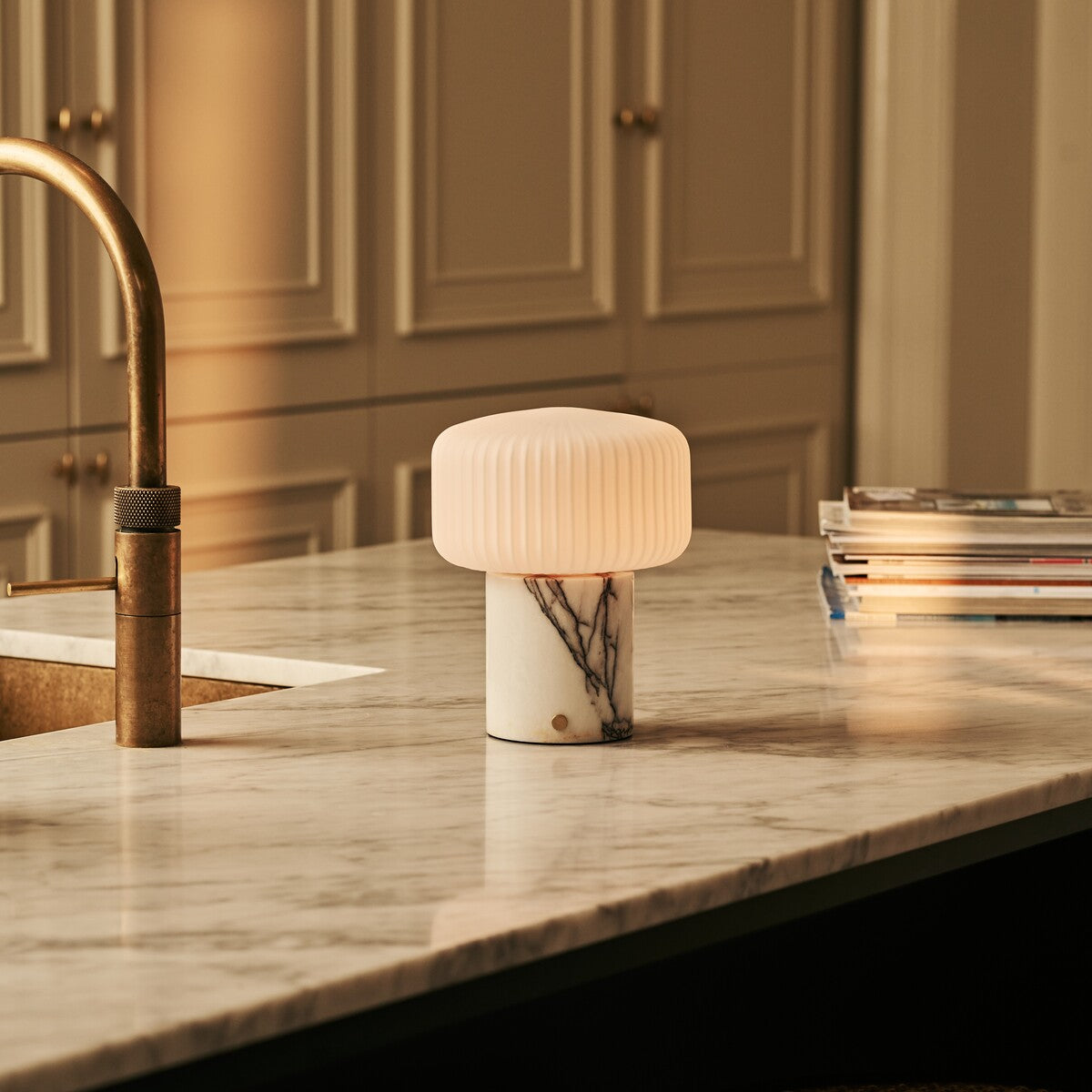 Renoir White – Lilac Marble Rechargeable Table Lamp | Cordless, Dimmable & Up to 100 Hours of Light