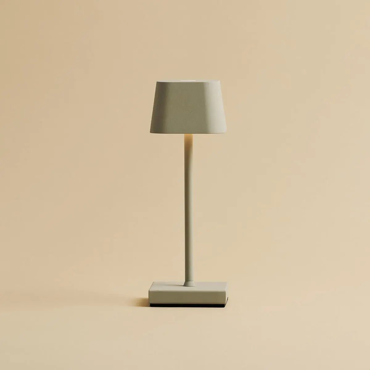 Sarphati Mini Shadow Grey Cordless Table Lamp -Wireless Rechargeable via Charging Station, Dimmable Lamp & 3 Light Modes Tavellio