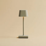Sarphati Mini Shadow Grey Cordless Table Lamp Perfect for Hospitality Industry – Wireless Rechargeable via Charging Station, Dimmable Lamp & 3 Light Modes Tavellio
